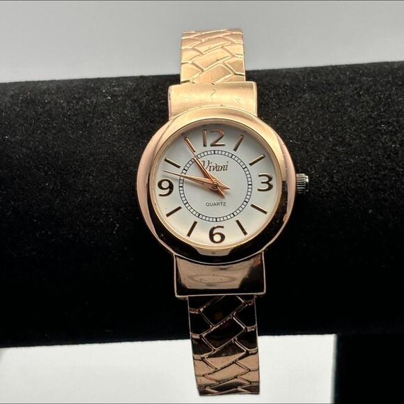Gold Quartz Watch - Picture 1 of 2